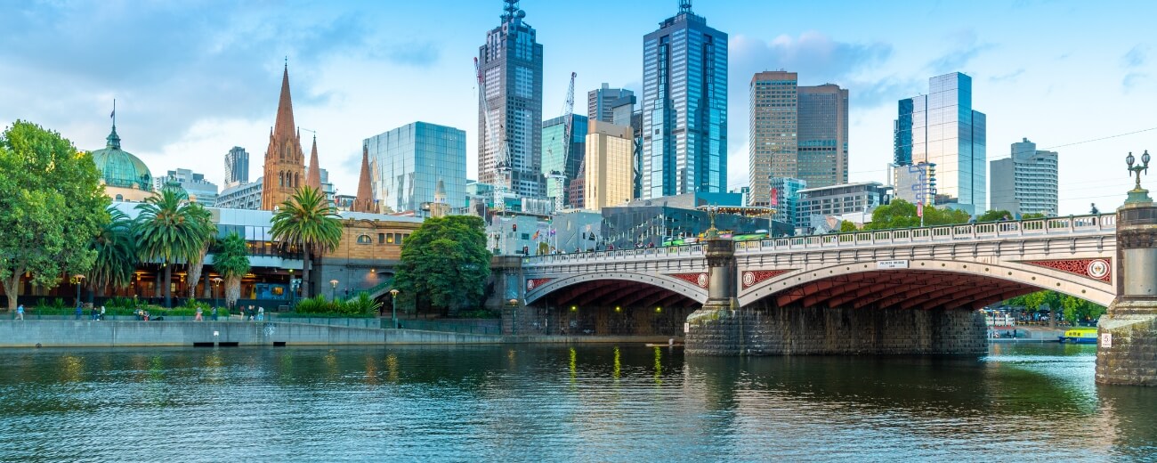 Melbourne skyline and the Yarra River Melbourne skyline and Princes Bridge over the Yarra River