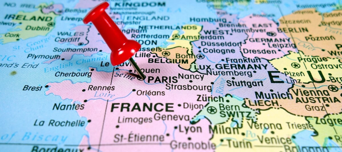 Close-up map of France with a red pin marking Paris, symbolising relocation planning and moving to France from the UK. Close-up map of France with a red pin marking Paris, symbolising relocation planning and moving to France from the UK.
