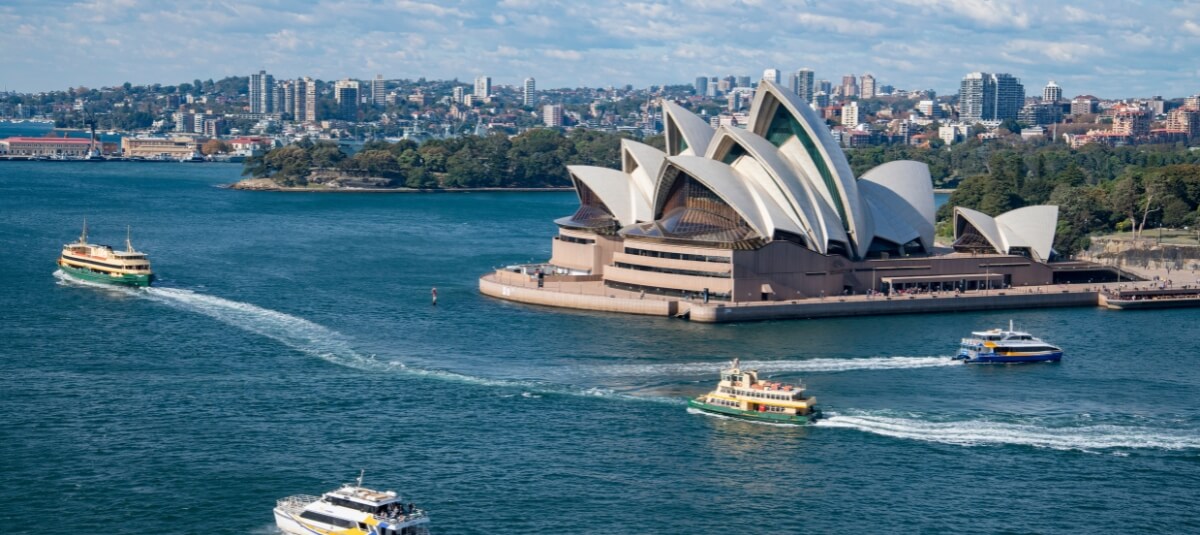 Sydney Opera House and harbour showing lifestyle in Australia for UK expats