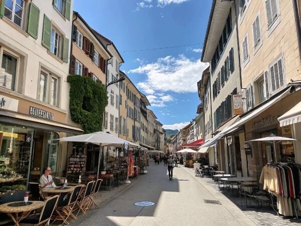 Lively Obergasse street in Winterthur lined with local shops, restaurants, and classic Swiss shutters – a welcoming city for expats. Lively Obergasse street in Winterthur lined with local shops, restaurants, and classic Swiss shutters - a welcoming city for expats.